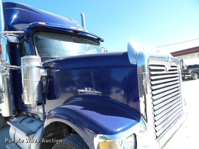 image for item DG2067 2007 International 9900i  semi truck