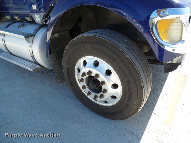 image for item DG2067 2007 International 9900i  semi truck