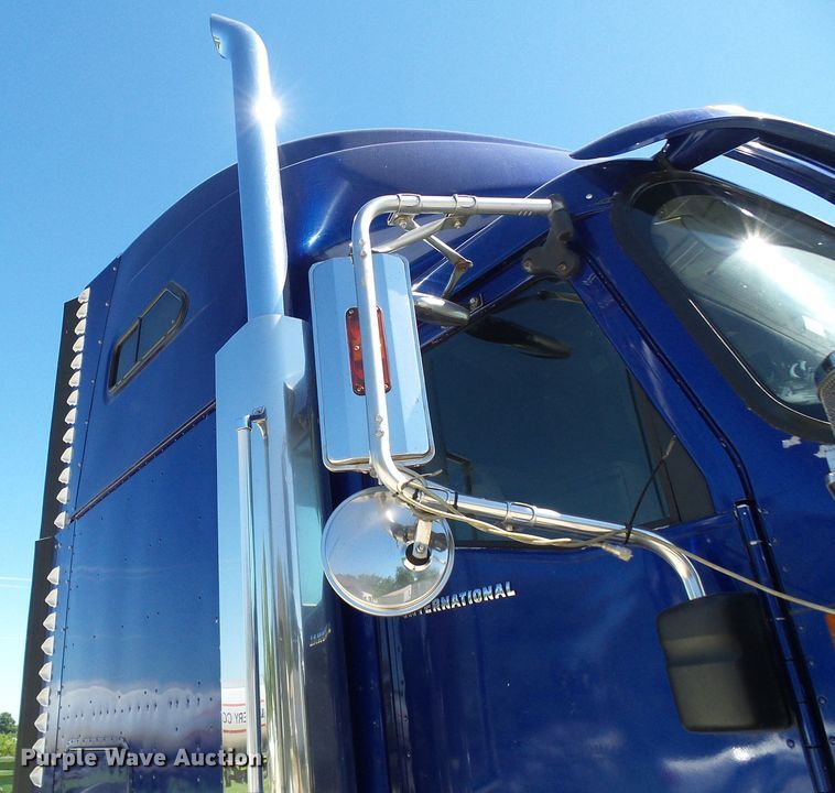 image for item DG2067 2007 International 9900i  semi truck