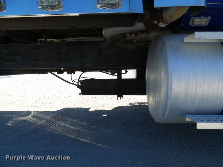 image for item DG2067 2007 International 9900i  semi truck