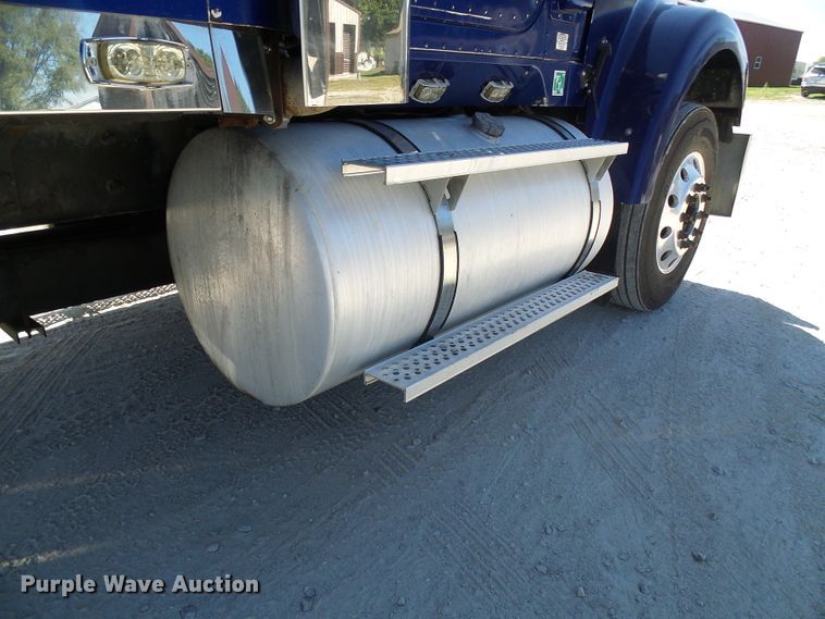 image for item DG2067 2007 International 9900i  semi truck