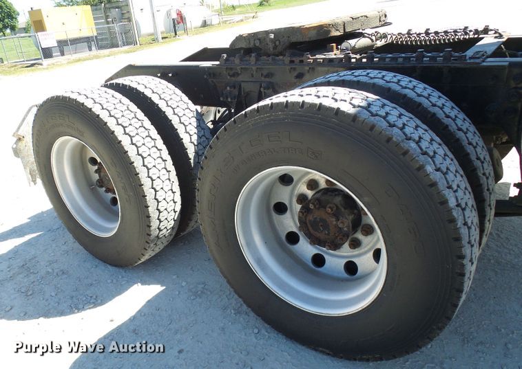 image for item DG2067 2007 International 9900i  semi truck