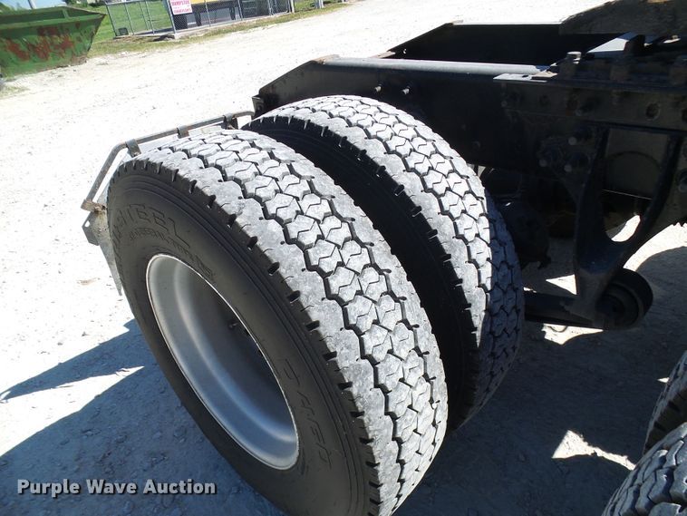 image for item DG2067 2007 International 9900i  semi truck