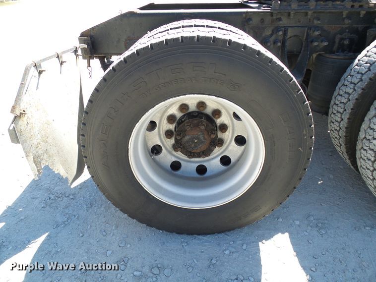 image for item DG2067 2007 International 9900i  semi truck