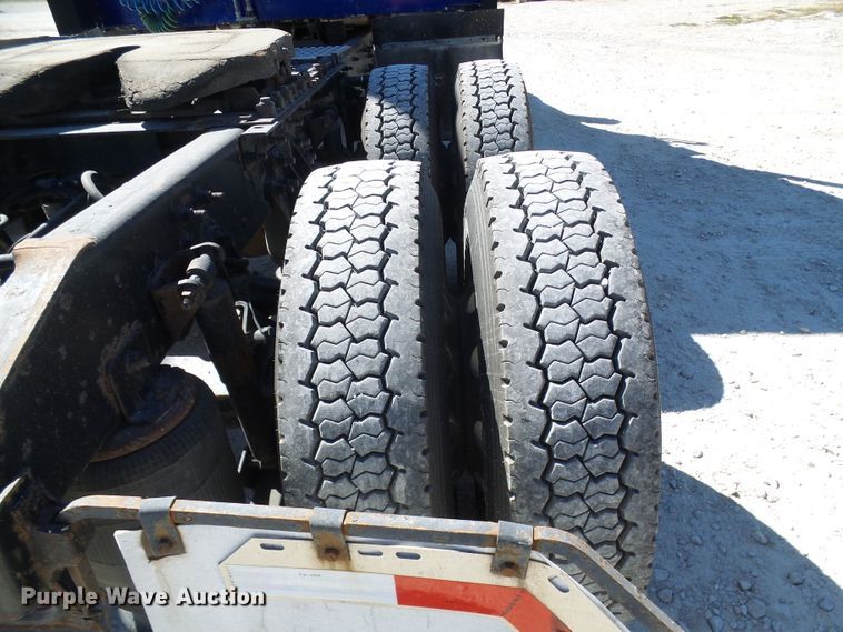 image for item DG2067 2007 International 9900i  semi truck