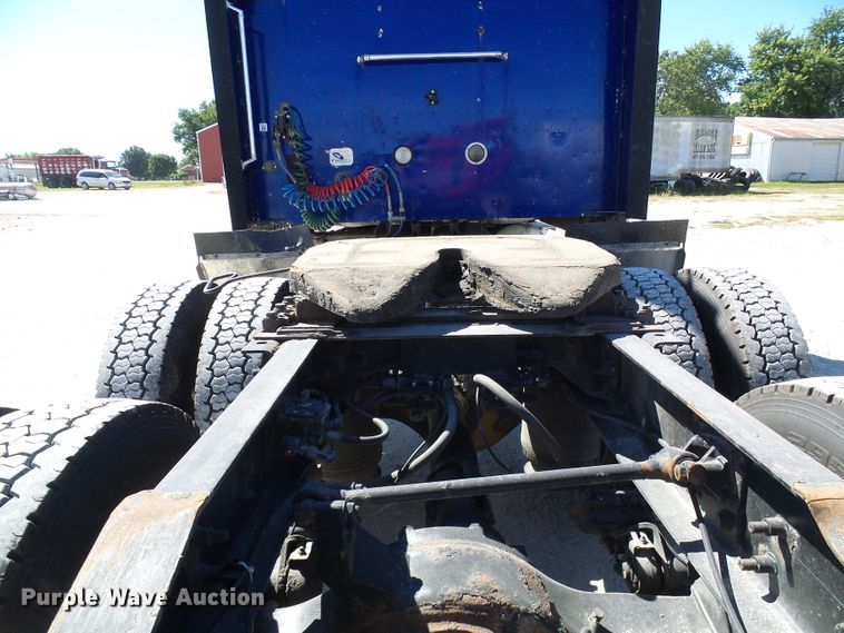 image for item DG2067 2007 International 9900i  semi truck