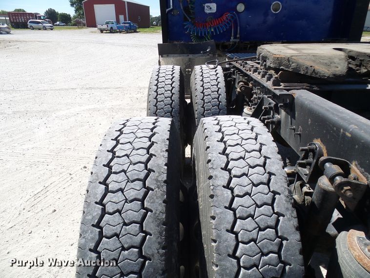 image for item DG2067 2007 International 9900i  semi truck