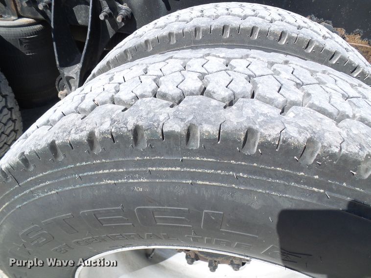 image for item DG2067 2007 International 9900i  semi truck