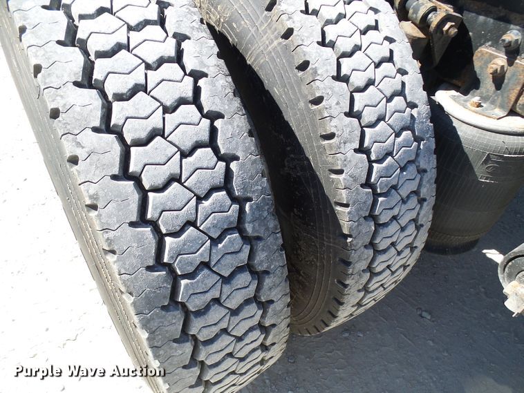 image for item DG2067 2007 International 9900i  semi truck