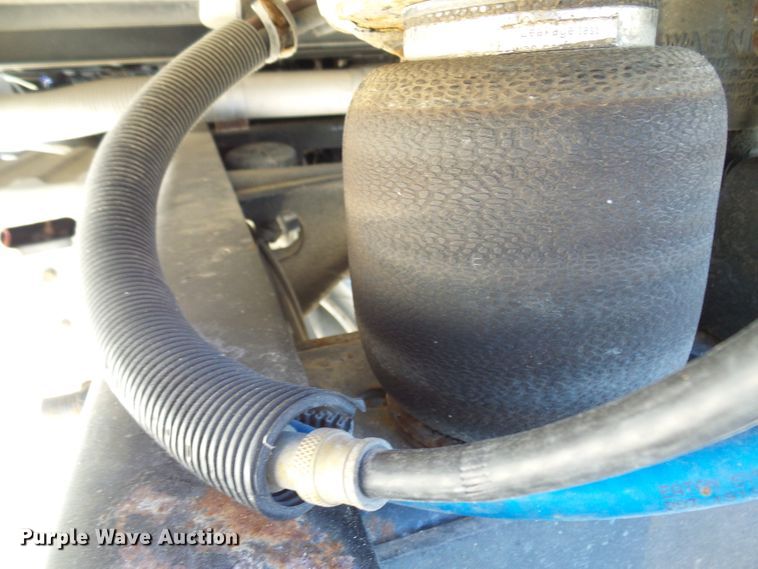 image for item DG2067 2007 International 9900i  semi truck