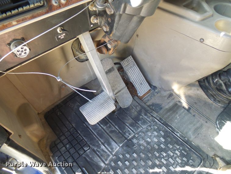 image for item DG2067 2007 International 9900i  semi truck