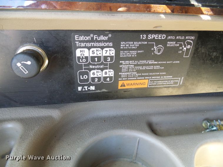 image for item DG2067 2007 International 9900i  semi truck