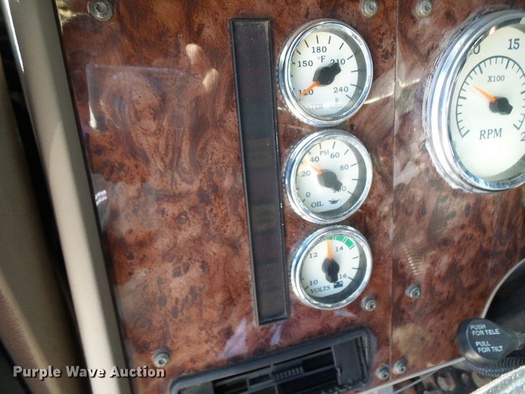 image for item DG2067 2007 International 9900i  semi truck