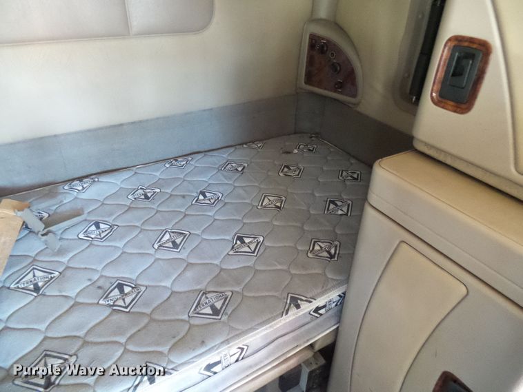 image for item DG2067 2007 International 9900i  semi truck