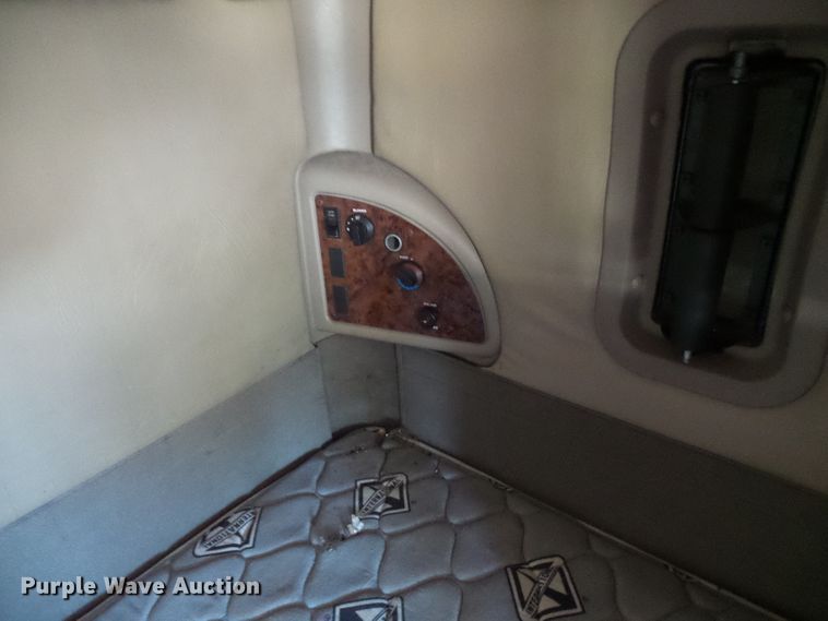 image for item DG2067 2007 International 9900i  semi truck