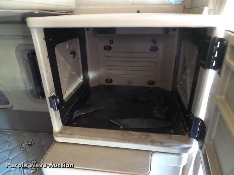 image for item DG2067 2007 International 9900i  semi truck