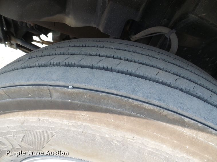 image for item DG2079 2005 Volvo VN  semi truck