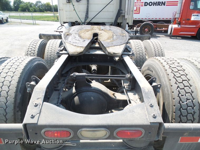 image for item DG2079 2005 Volvo VN  semi truck