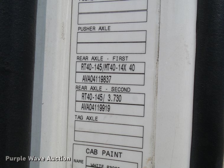 image for item DG2079 2005 Volvo VN  semi truck