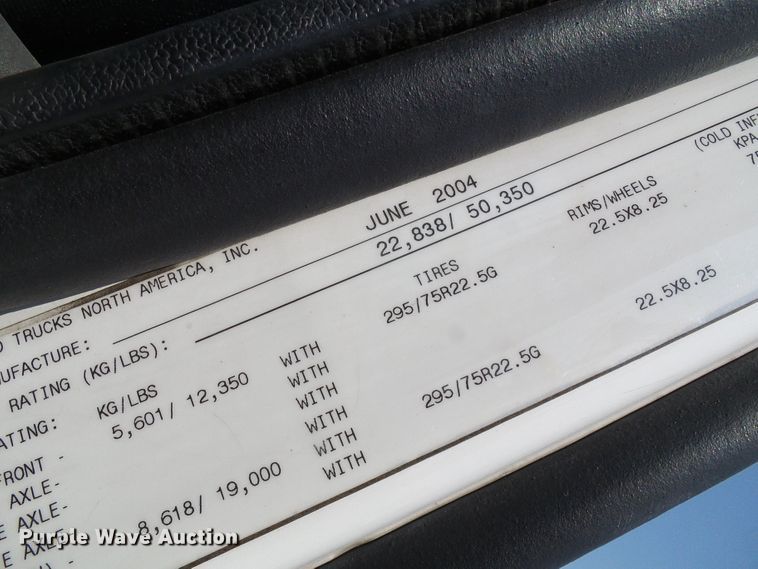 image for item DG2079 2005 Volvo VN  semi truck