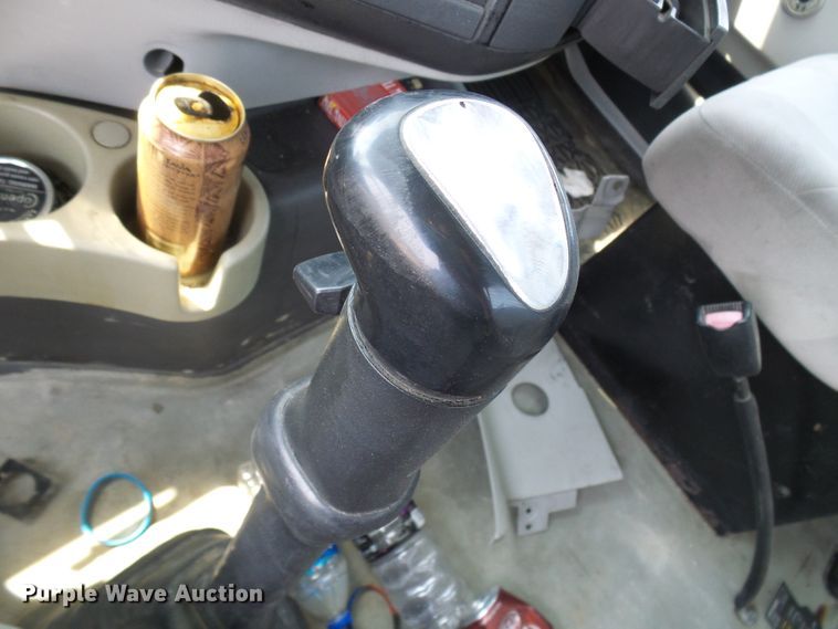 image for item DG2079 2005 Volvo VN  semi truck