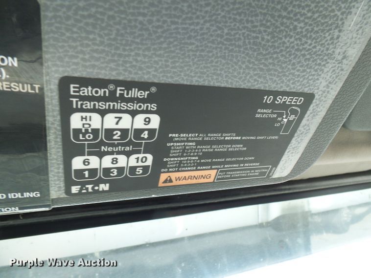 image for item DG2079 2005 Volvo VN  semi truck