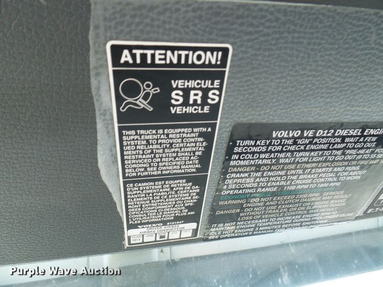 image for item DG2079 2005 Volvo VN  semi truck