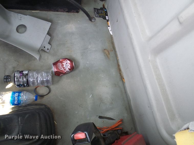 image for item DG2079 2005 Volvo VN  semi truck