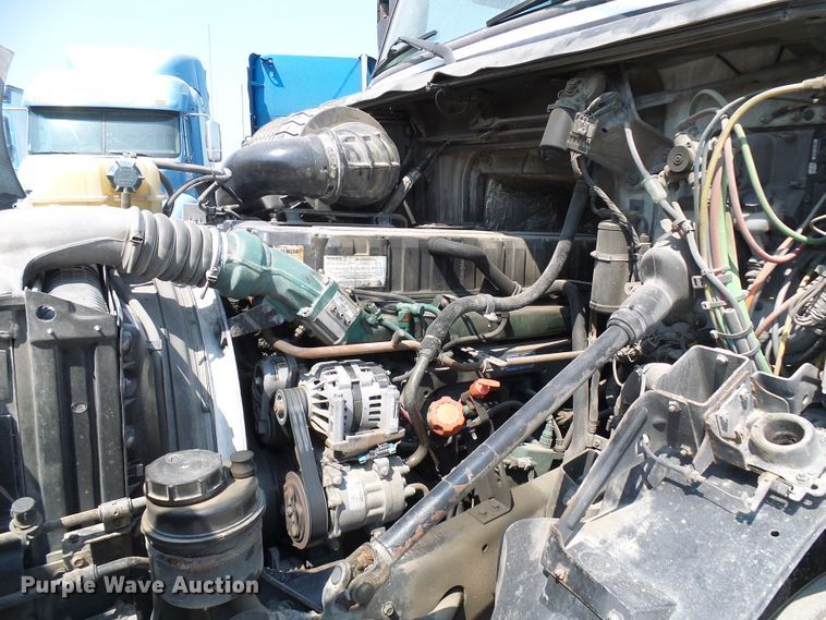 image for item DG2079 2005 Volvo VN  semi truck