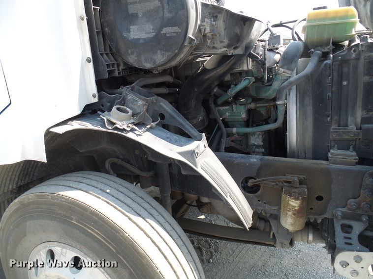 image for item DG2079 2005 Volvo VN  semi truck