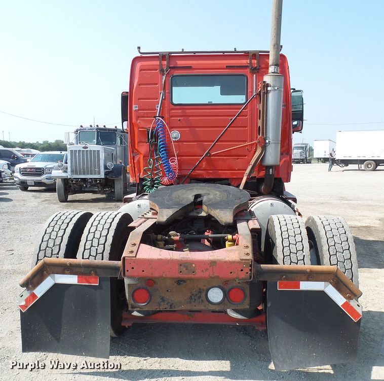 image for item DG2084 1999 Volvo VN  semi truck