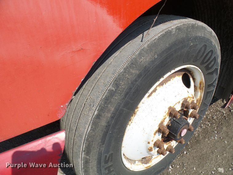 image for item DG2084 1999 Volvo VN  semi truck