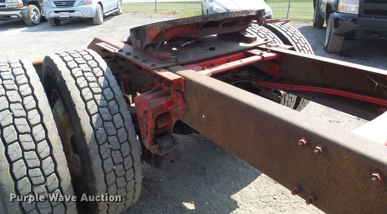 image for item DG2084 1999 Volvo VN  semi truck