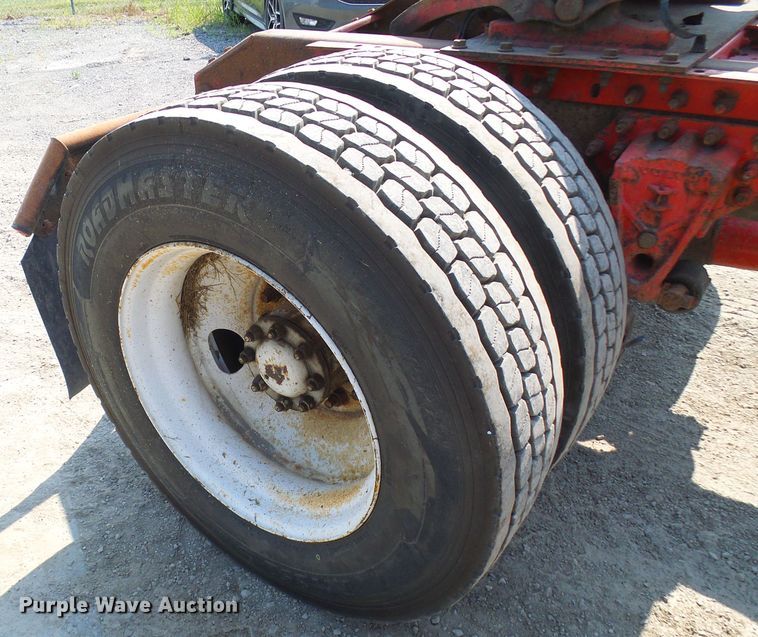 image for item DG2084 1999 Volvo VN  semi truck