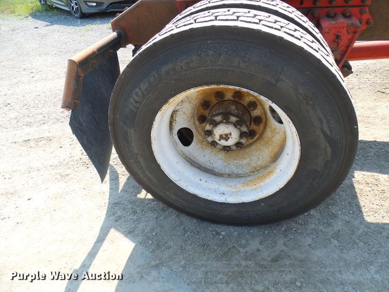 image for item DG2084 1999 Volvo VN  semi truck