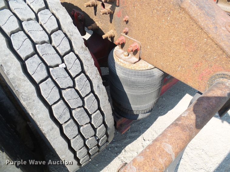 image for item DG2084 1999 Volvo VN  semi truck