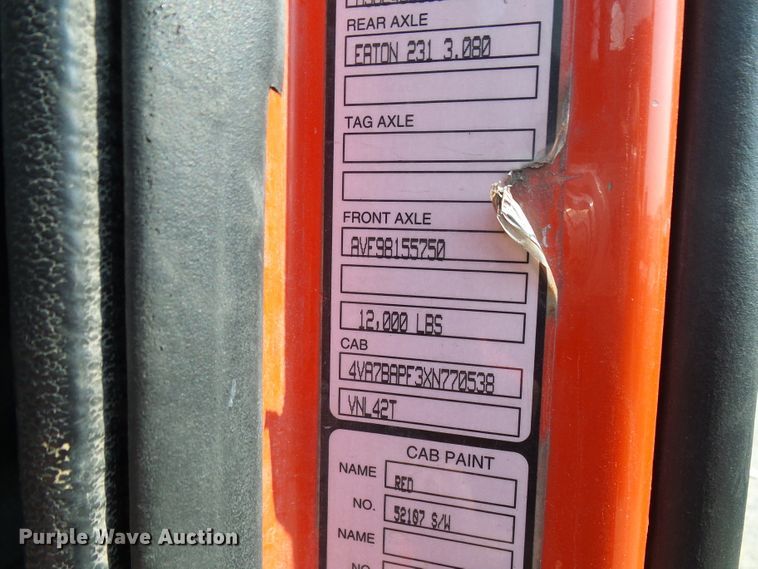 image for item DG2084 1999 Volvo VN  semi truck