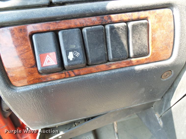 image for item DG2084 1999 Volvo VN  semi truck