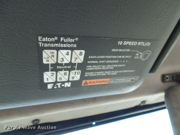 image for item DG2084 1999 Volvo VN  semi truck