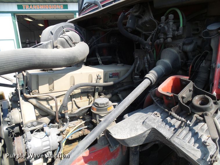 image for item DG2084 1999 Volvo VN  semi truck