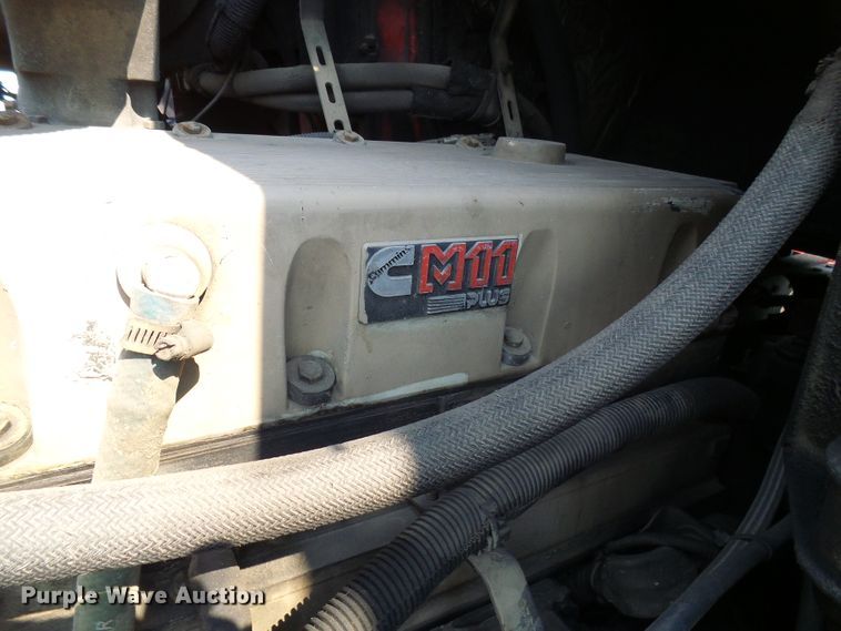 image for item DG2084 1999 Volvo VN  semi truck