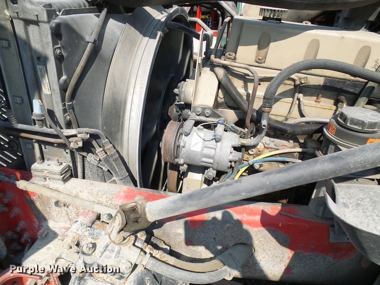 image for item DG2084 1999 Volvo VN  semi truck