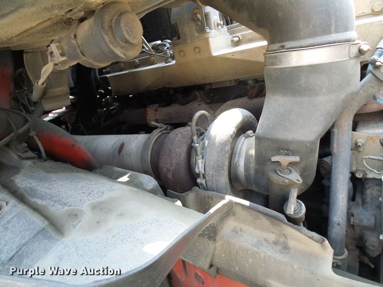 image for item DG2084 1999 Volvo VN  semi truck