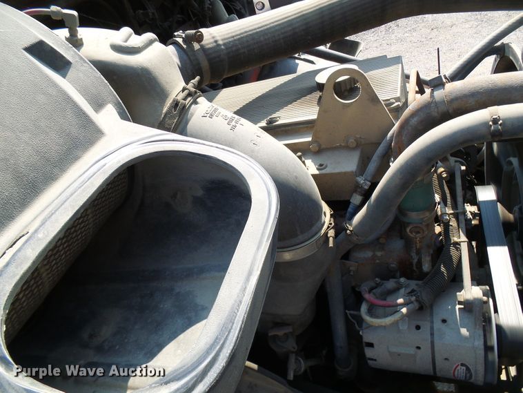 image for item DG2084 1999 Volvo VN  semi truck