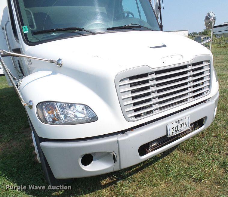 image for item DG2085 2007 Freightliner Business Class M2  box truck