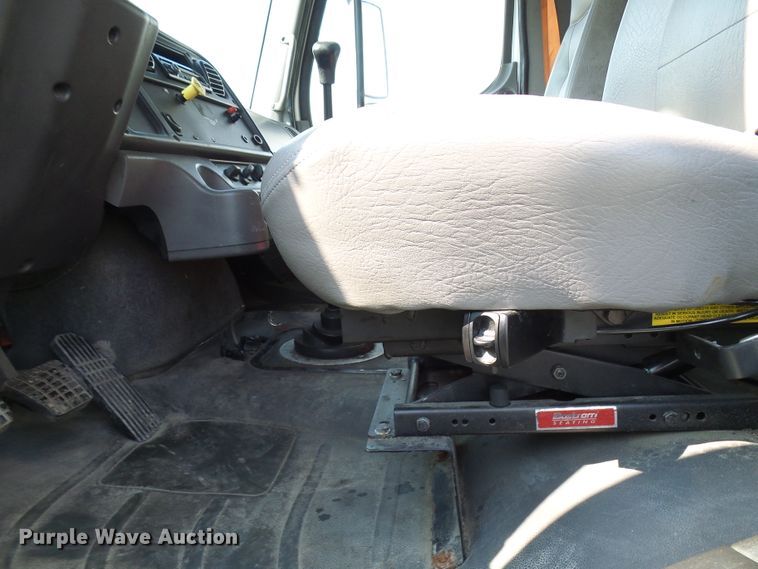 image for item DG2085 2007 Freightliner Business Class M2  box truck