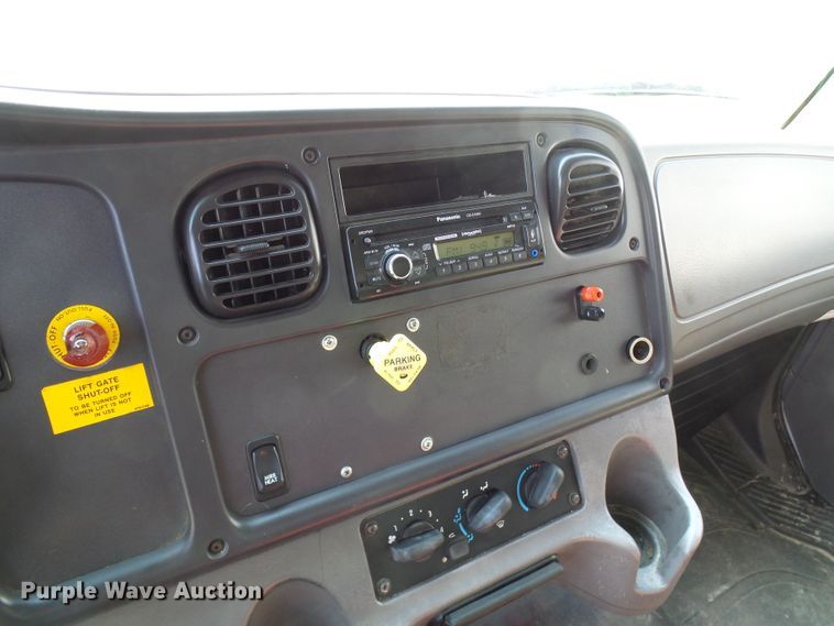 image for item DG2085 2007 Freightliner Business Class M2  box truck