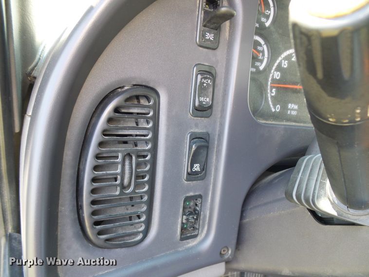 image for item DG2085 2007 Freightliner Business Class M2  box truck