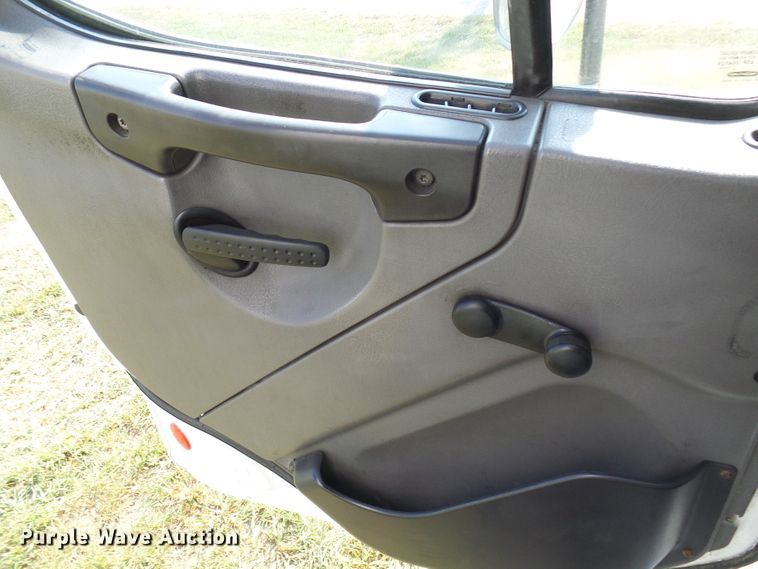 image for item DG2085 2007 Freightliner Business Class M2  box truck