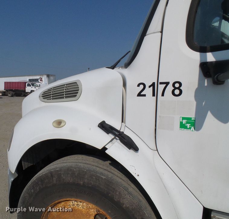 image for item DG2088 2007 Freightliner Business Class M2  box truck